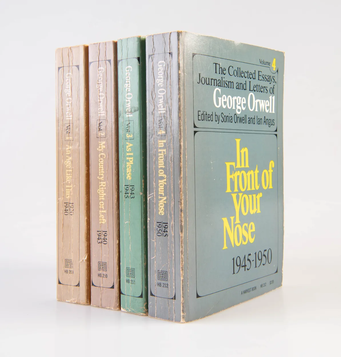 The Collected Essays, Journalism and Letters of George Orwell. Volume I: An Age Like This, 1920-1940; Volume II: My Country Right or Left, 1940-1943; Volume III: As I Please, 1943-1945; Volume IV: In Front of Your Nose, 1945-1950.