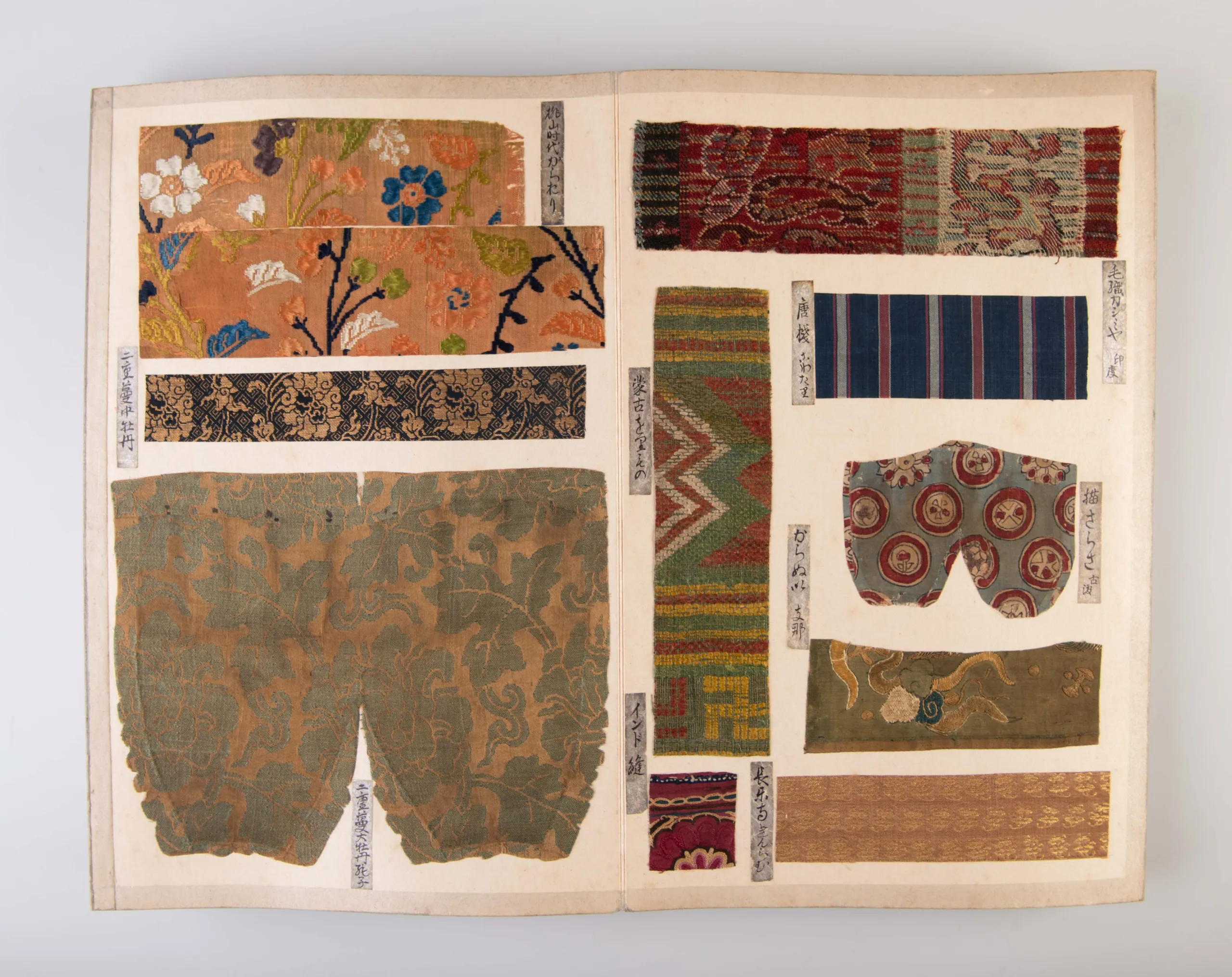 Meibutsu aya nishiki [Special textiles designs and brocades].