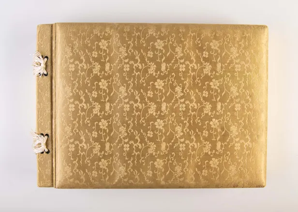 Photographs of articles exhibited in honour of their Royal Highnesses the Crown Prince and Princess of Sweden at Baron Mitsui's residence, 1926.