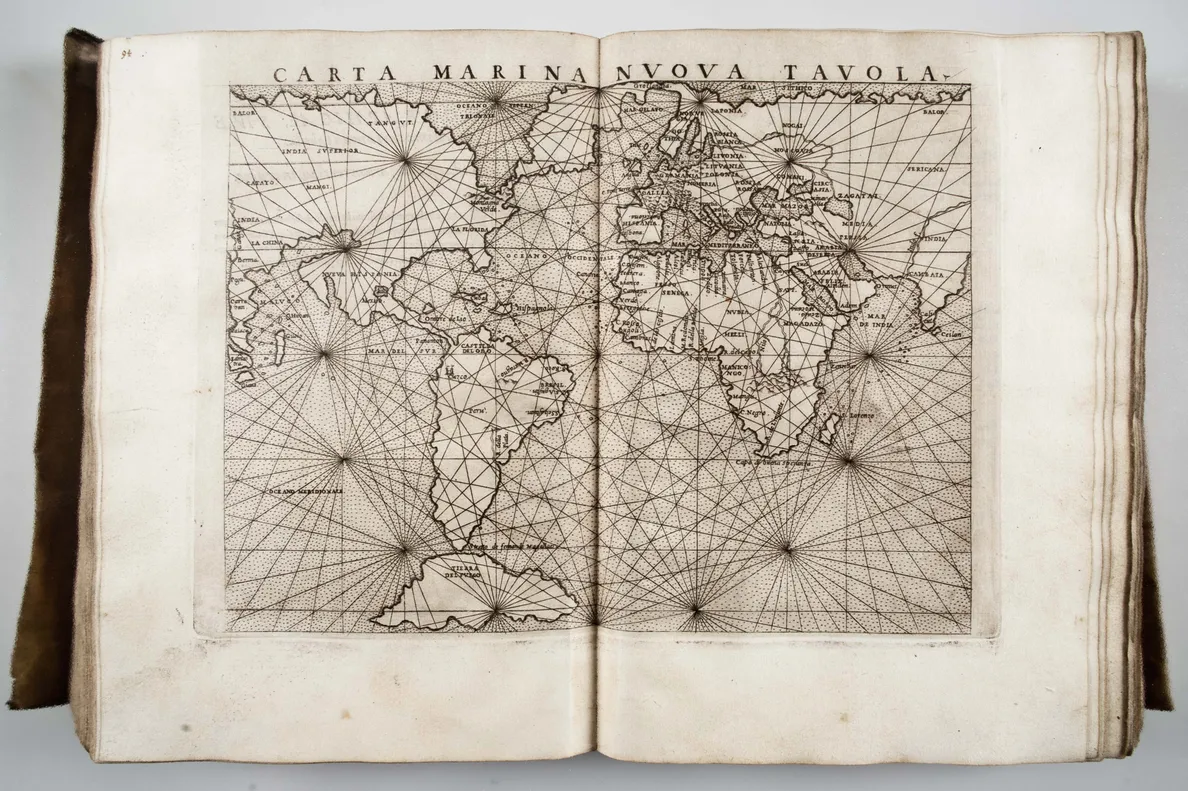 Geographia Cl. Ptolomaei Alexandrini olim a Bilibaldo Pirckheimerio traslata, ... Tabulæ XXVII, nempe antiquæ, & reliquæ nouæ, quæ totam continent terram, nostræ, ac Ptolemæi ætati cognitam ...