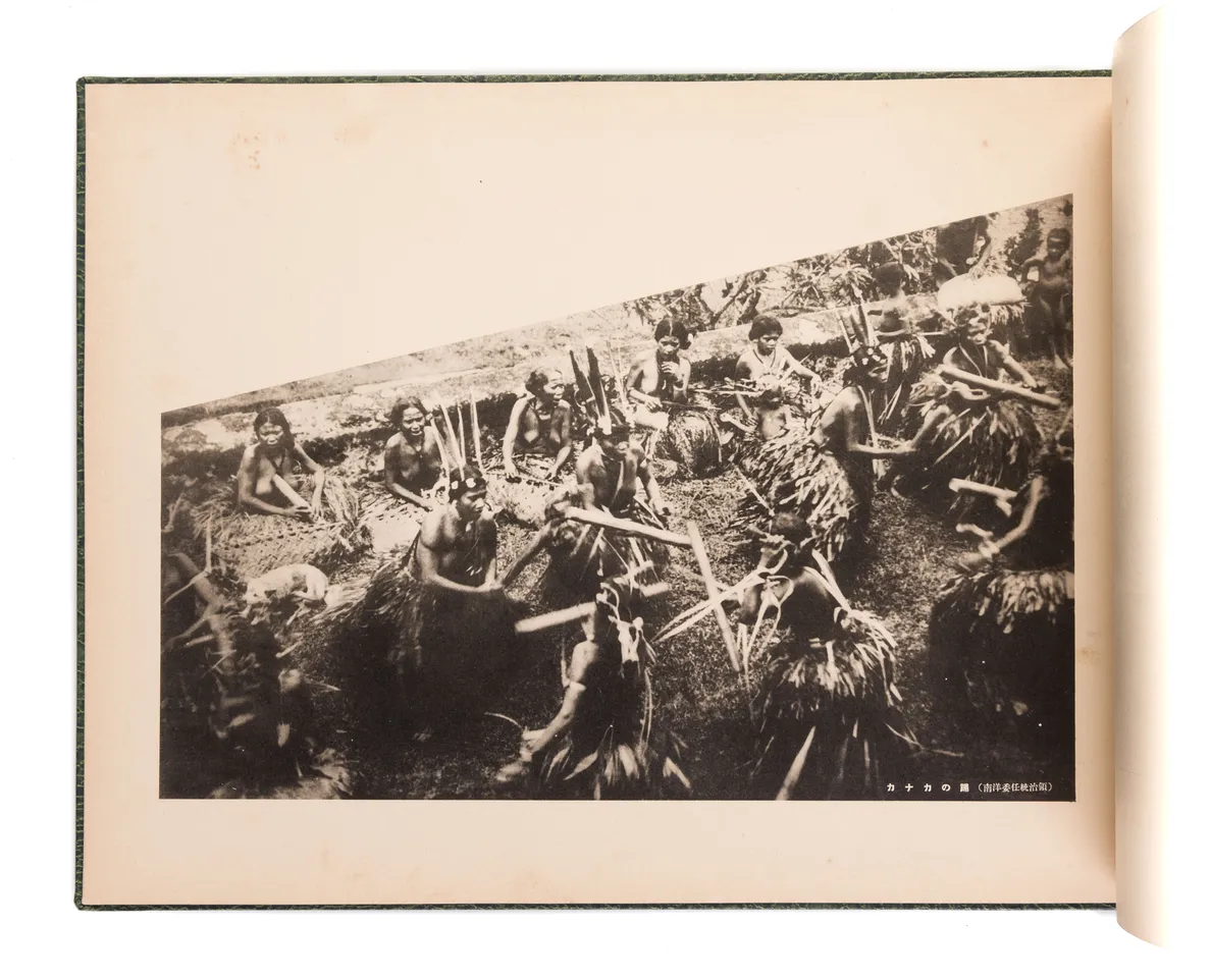 Manshu tousa kinen shashincho - Showa ju-nen natsu - Manshu haken gakuto kenkyukai [Memorial album of Manchurian Investigations - Summer 1935 - Dispatching the Student Research team to Manchuria].