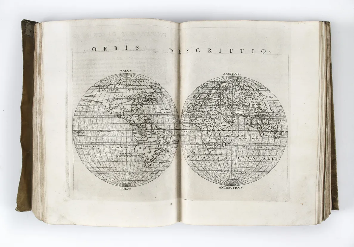 Geographia Cl. Ptolomaei Alexandrini olim a Bilibaldo Pirckheimerio traslata, ... Tabulæ XXVII, nempe antiquæ, & reliquæ nouæ, quæ totam continent terram, nostræ, ac Ptolemæi ætati cognitam ...