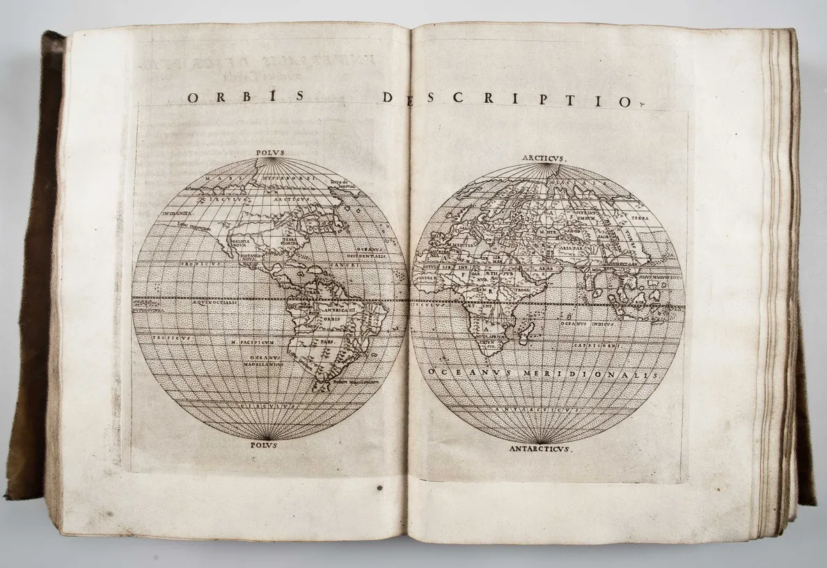 Geographia Cl. Ptolomaei Alexandrini olim a Bilibaldo Pirckheimerio traslata, ... Tabulæ XXVII, nempe antiquæ, & reliquæ nouæ, quæ totam continent terram, nostræ, ac Ptolemæi ætati cognitam ...