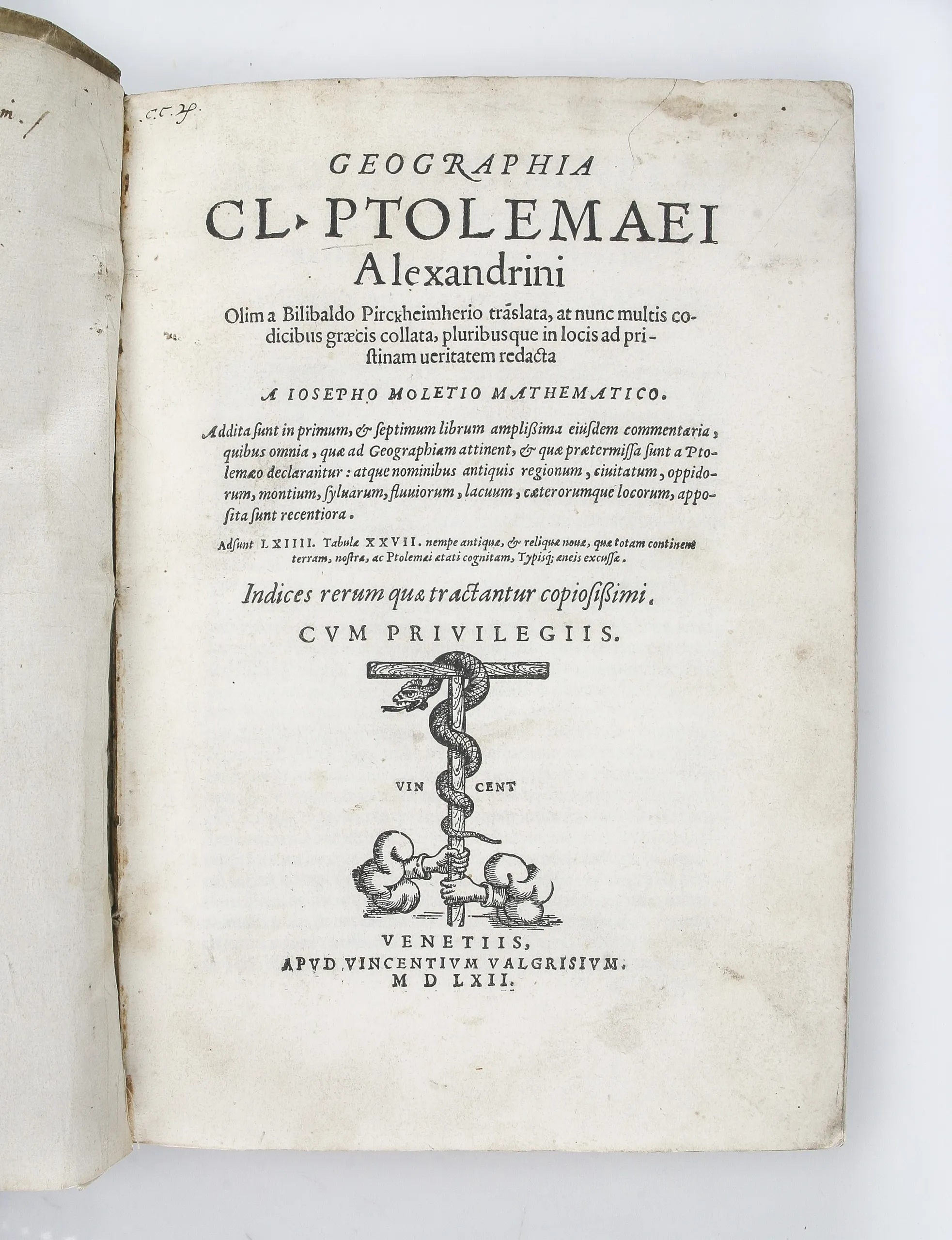 Geographia Cl. Ptolomaei Alexandrini olim a Bilibaldo Pirckheimerio traslata, ... Tabulæ XXVII, nempe antiquæ, & reliquæ nouæ, quæ totam continent terram, nostræ, ac Ptolemæi ætati cognitam ...