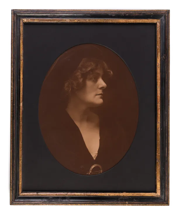 Portrait photograph of Maud Gonne.